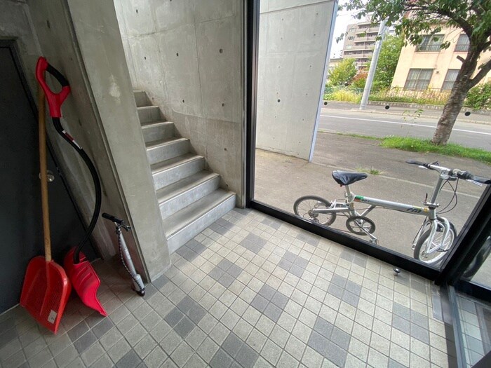 物件外観写真4　(エントランス部分)