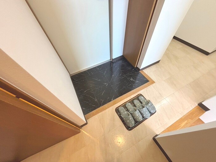 物件内観写真14　(玄関)