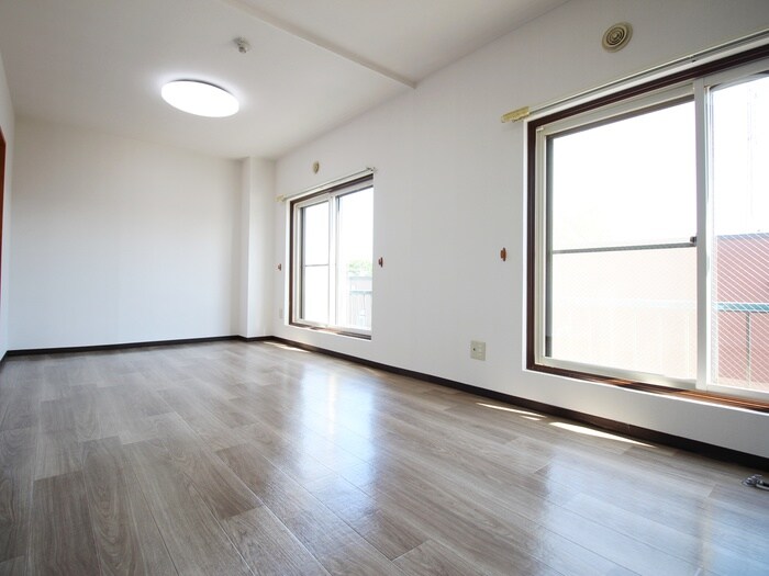 物件内観写真3　(居室)