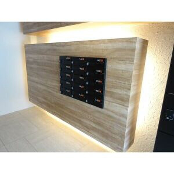 物件外観写真4　(エントランス部分)