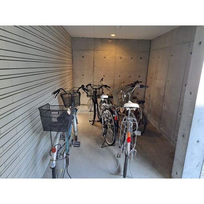 物件外観写真4　(駐輪場)