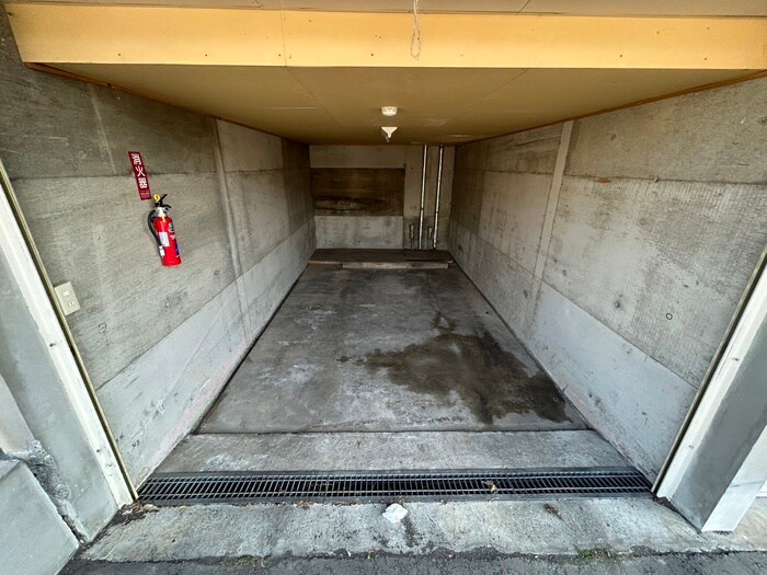 物件外観写真4　(駐車場)