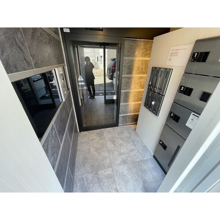 物件外観写真5　(エントランス部分)