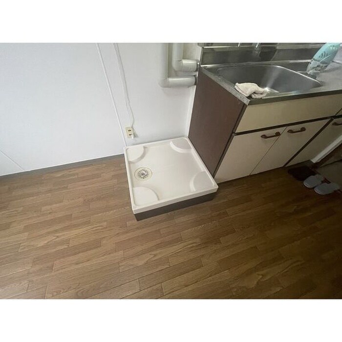 物件内観写真9　(洗濯機置場)