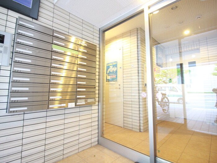 物件外観写真4　(エントランス部分)