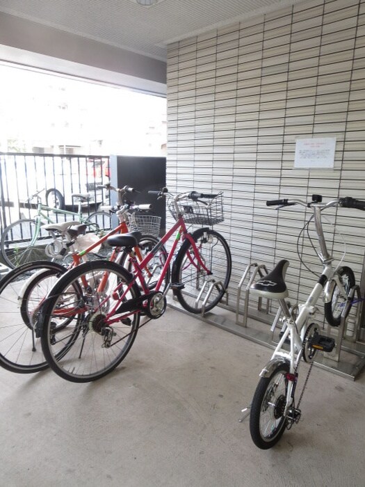 物件外観写真5　(駐輪場)