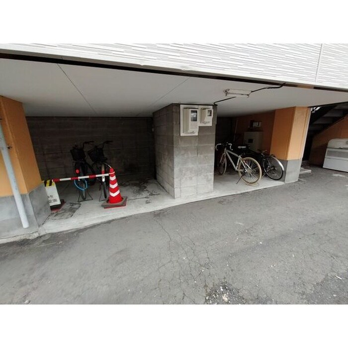 物件外観写真5　(駐輪場)