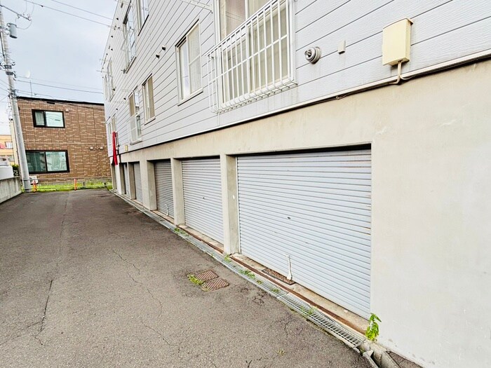 物件外観写真3　(駐車場)