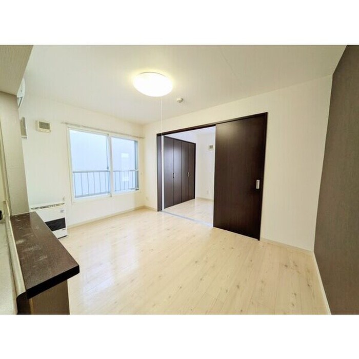 物件内観写真3　(居室)