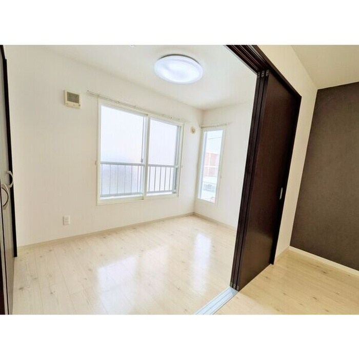 物件内観写真5　(室内からの展望)