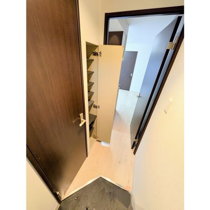 物件内観写真11　(玄関)