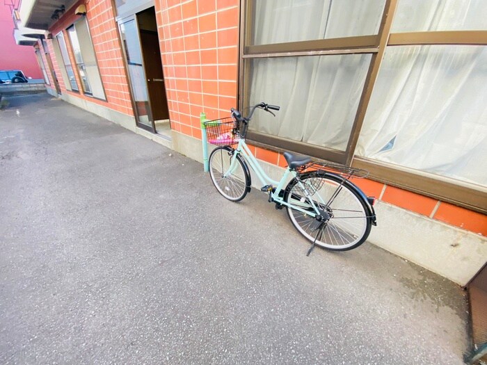 物件外観写真4　(エントランス部分)