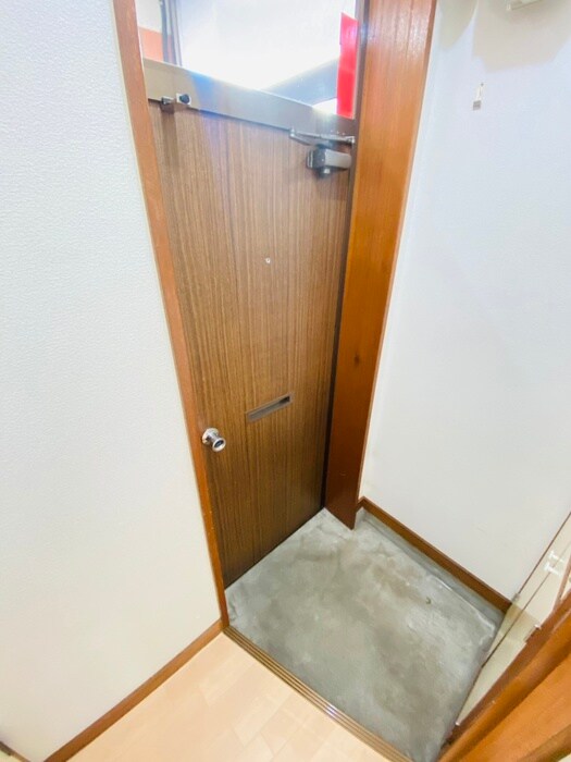 物件内観写真16　(玄関)