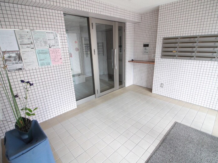 物件外観写真2　(エントランス部分)