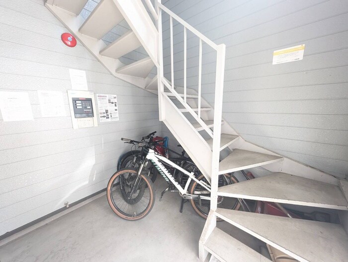 物件外観写真4　(駐輪場)