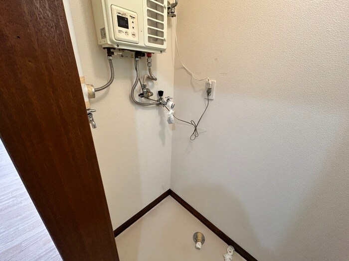 物件内観写真18　(洗濯機置場)