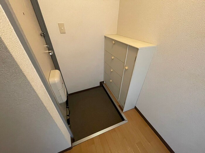 物件内観写真12　(玄関)