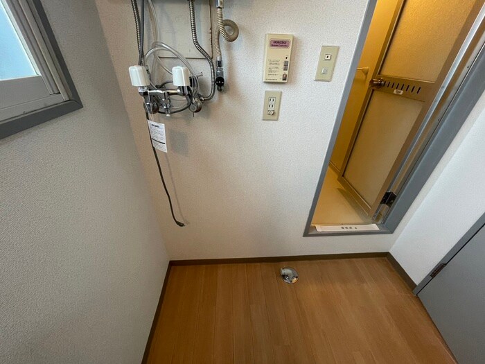 物件内観写真13　(洗濯機置場)