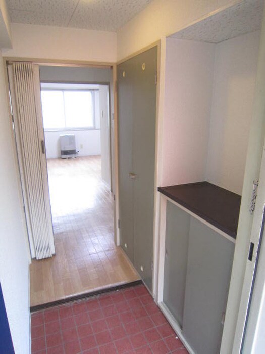 物件内観写真9　(玄関)