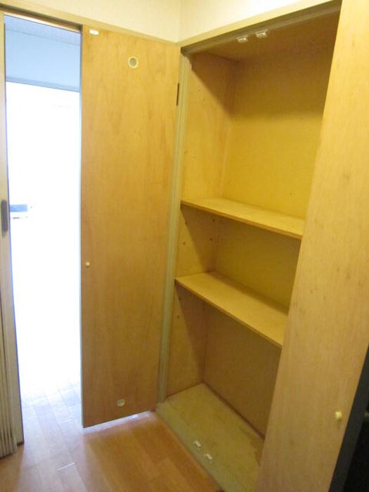 物件内観写真10　(収納)