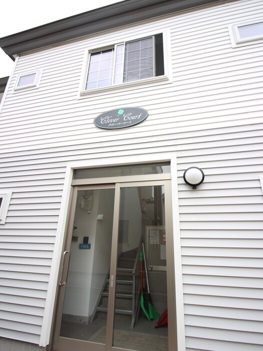 物件外観写真3　(エントランス部分)