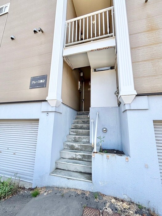 物件外観写真4　(エントランス部分)