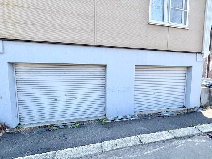 物件外観写真5　(駐車場)