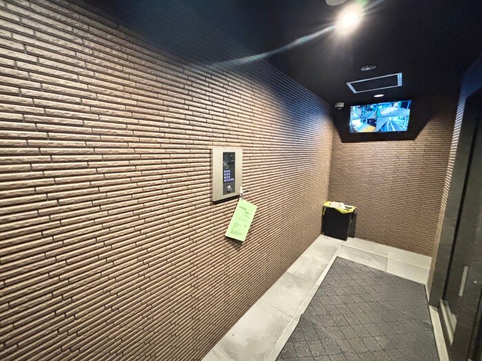 物件外観写真4　(エントランス部分)