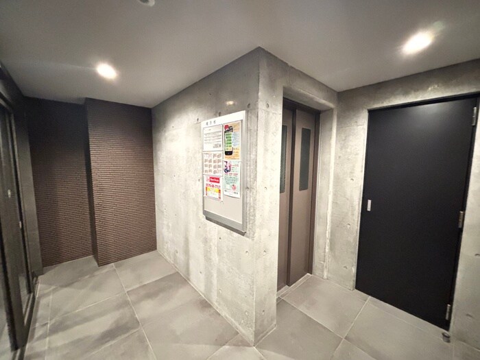 物件外観写真5　(エントランス部分)