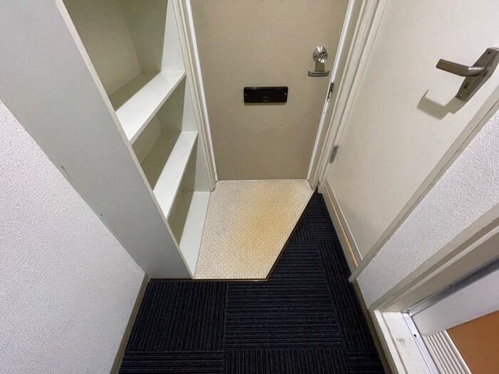 物件内観写真8　(玄関)