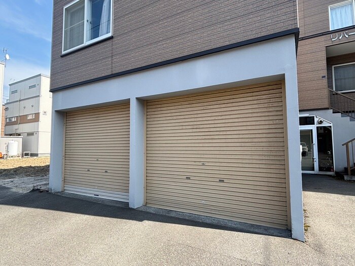 物件外観写真4　(駐車場)