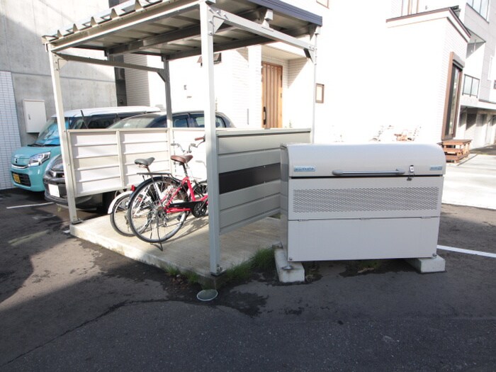 物件外観写真6　(駐輪場)