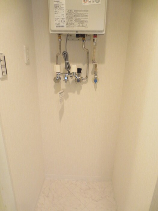 物件内観写真14　(洗濯機置場)