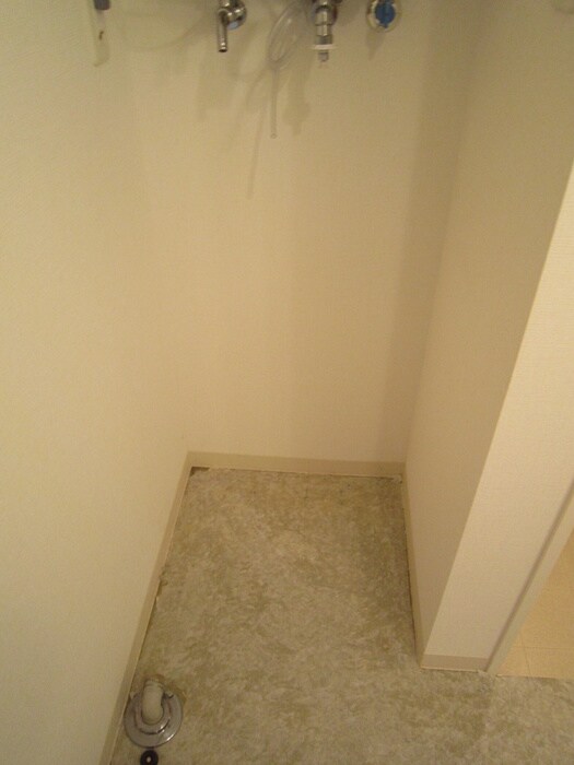 物件内観写真12　(洗濯機置場)