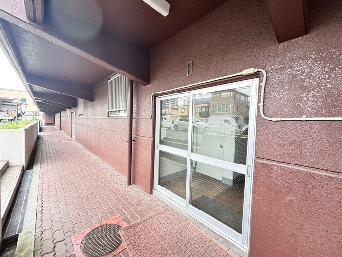 物件外観写真4　(エントランス部分)