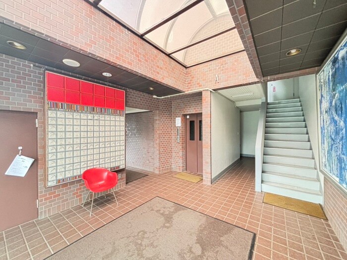 物件外観写真5　(エントランス部分)