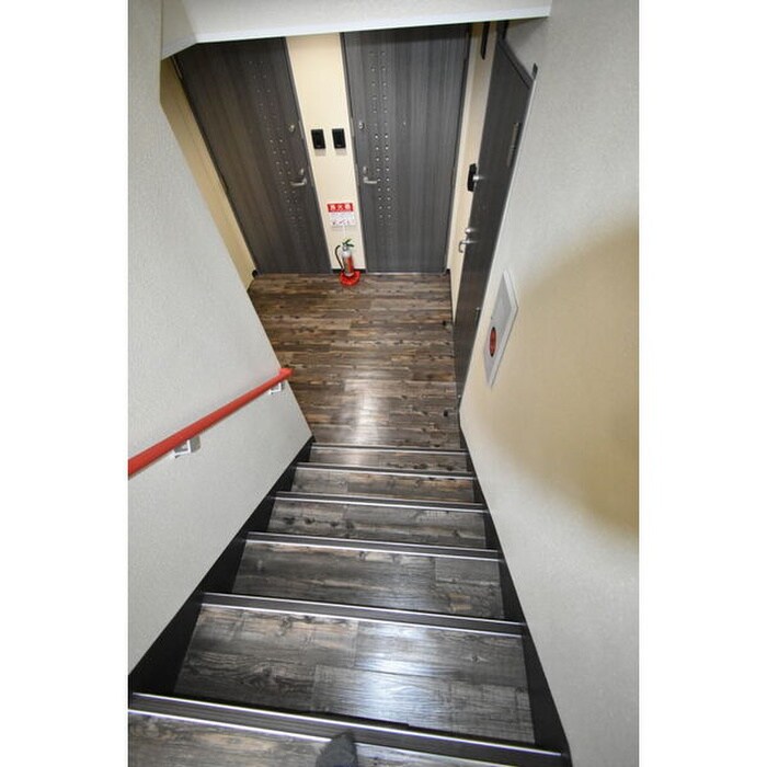 物件外観写真5　(エントランス部分)