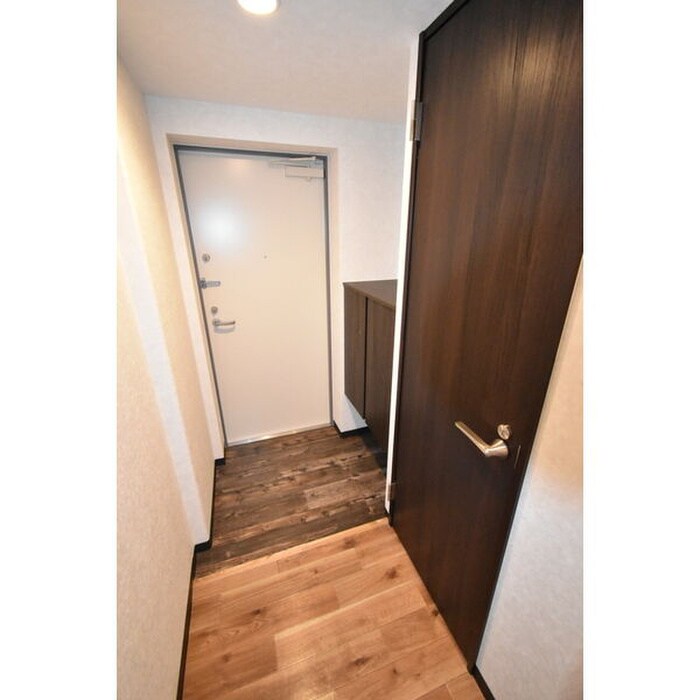 物件内観写真16　(玄関)