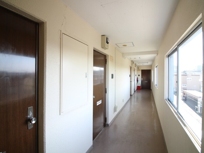 物件外観写真5　(エントランス部分)