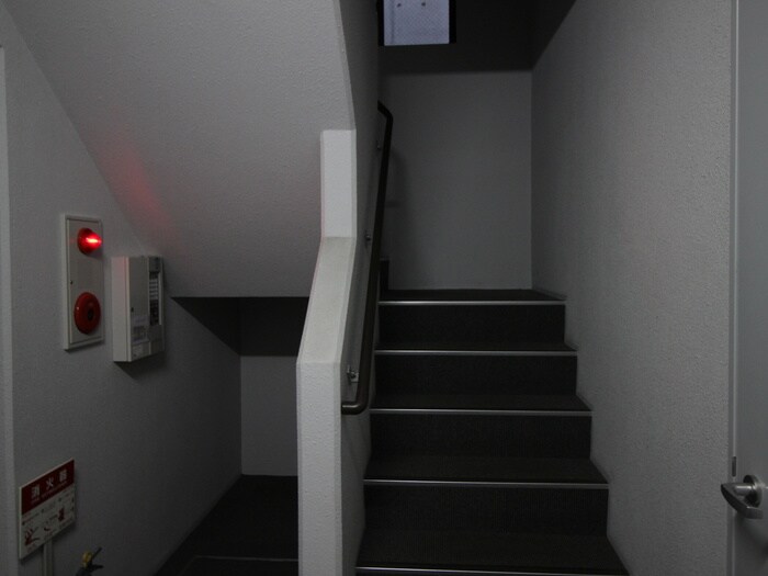 物件外観写真5　(エントランス部分)