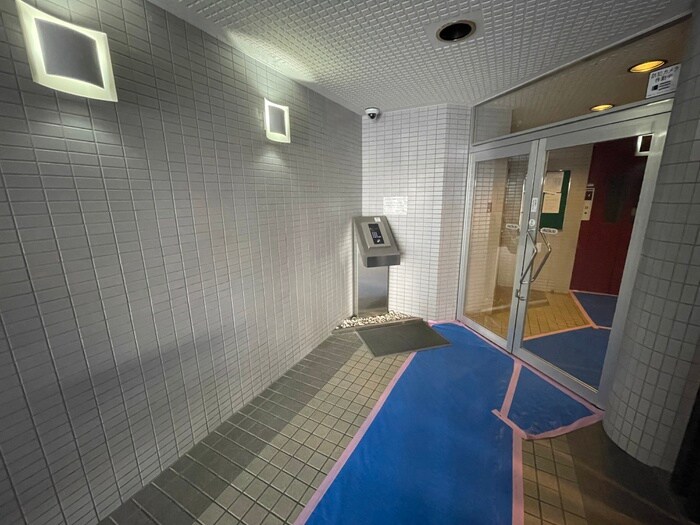 物件外観写真6　(エントランス部分)