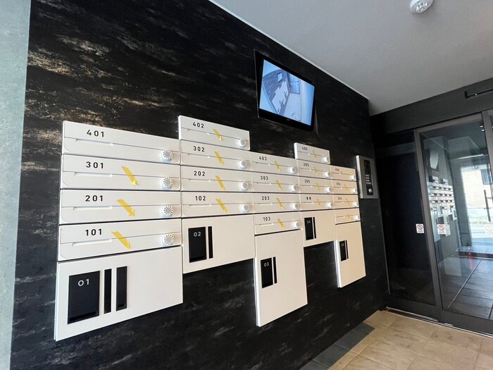 物件外観写真3　(エントランス部分)