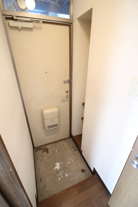 物件内観写真16　(玄関)