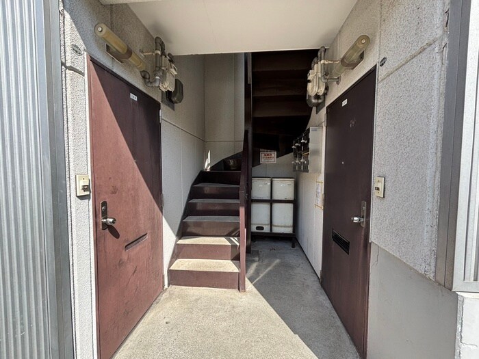 物件外観写真4　(エントランス部分)