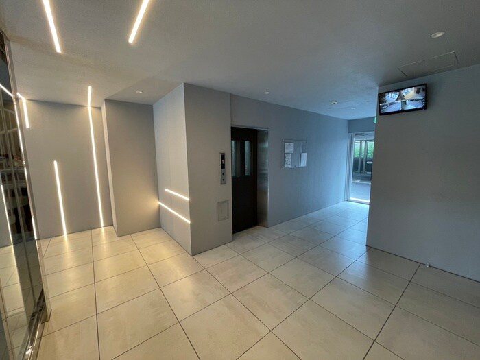 物件外観写真4　(エントランス部分)