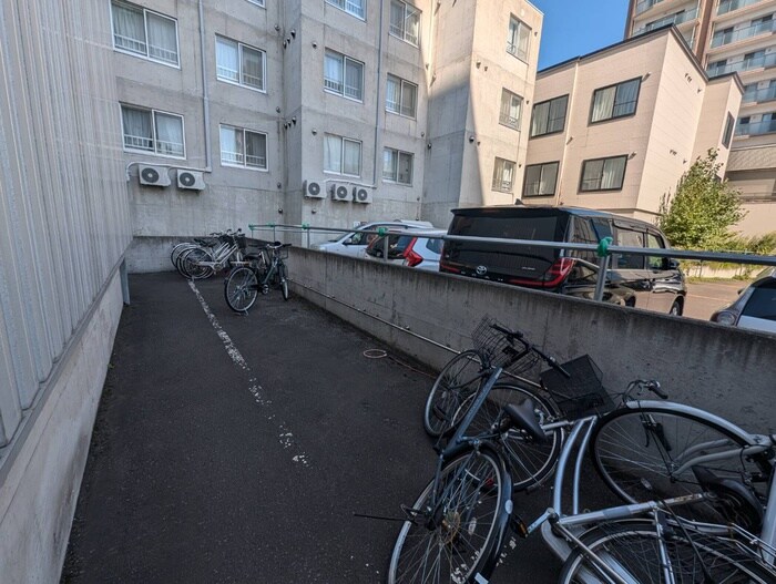 物件外観写真4　(駐輪場)