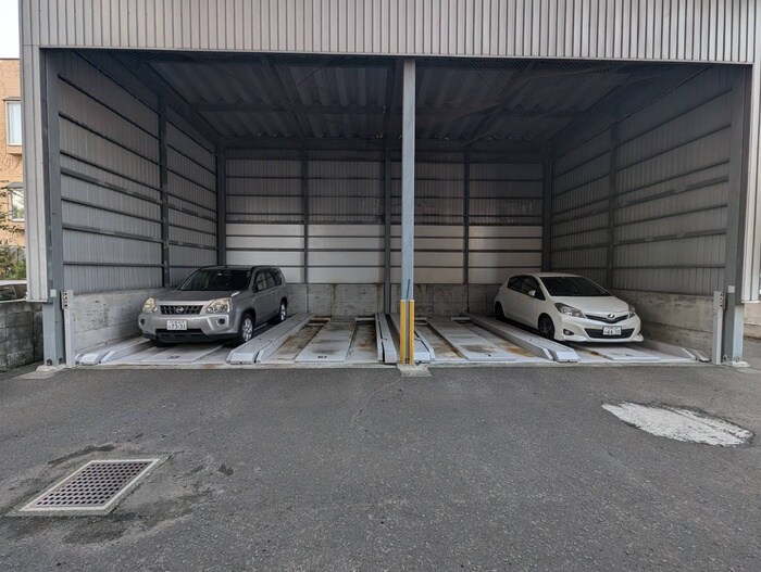 物件外観写真5　(駐車場)