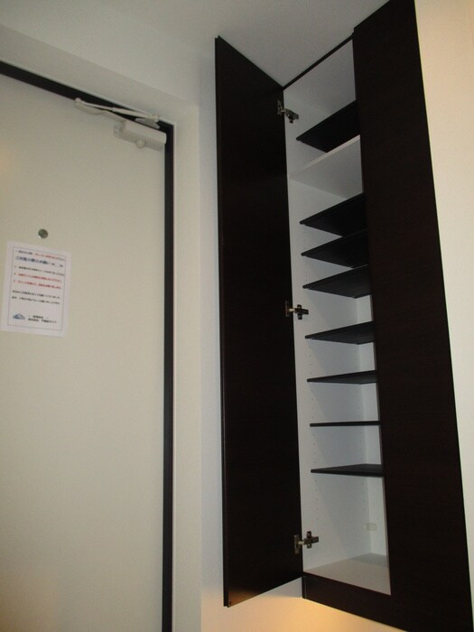 物件内観写真12　(玄関)