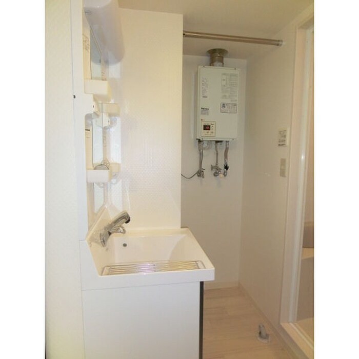 物件内観写真10　(洗濯機置場)