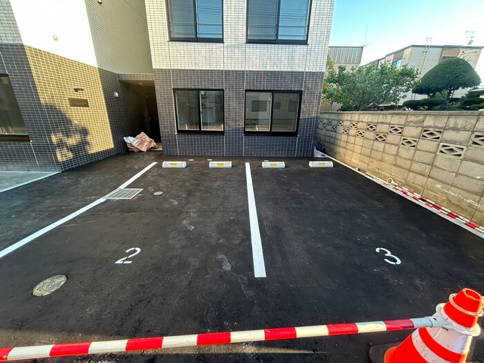 物件外観写真6　(駐車場)